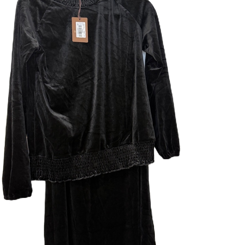 Begonia NWT Women’s Black velour Set Luxurious top and skirt XL